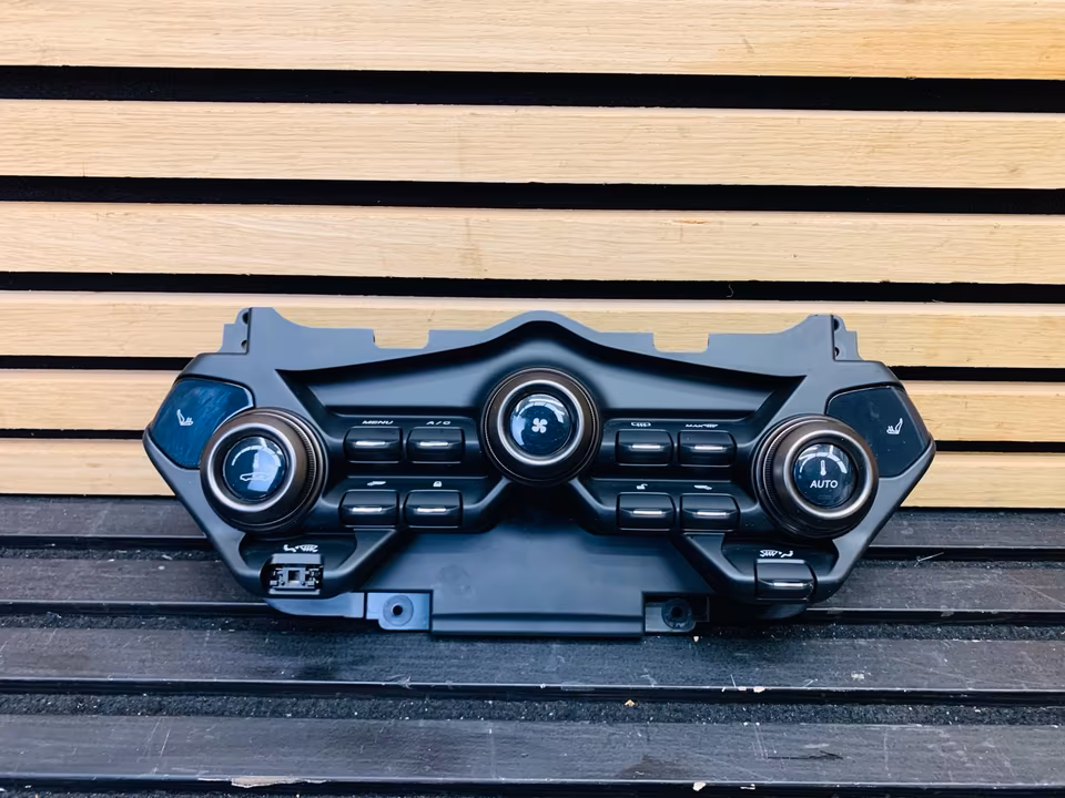 Aston Martin Vantage Control Panel KY6318C612BA