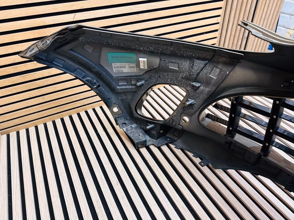 Aston Martin DBX Front Bumper Grille MY8317D957AD - Image 4