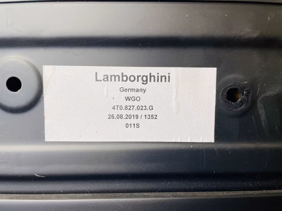 Lamborghini Huracan Tailgate 4T0827023G - Image 3