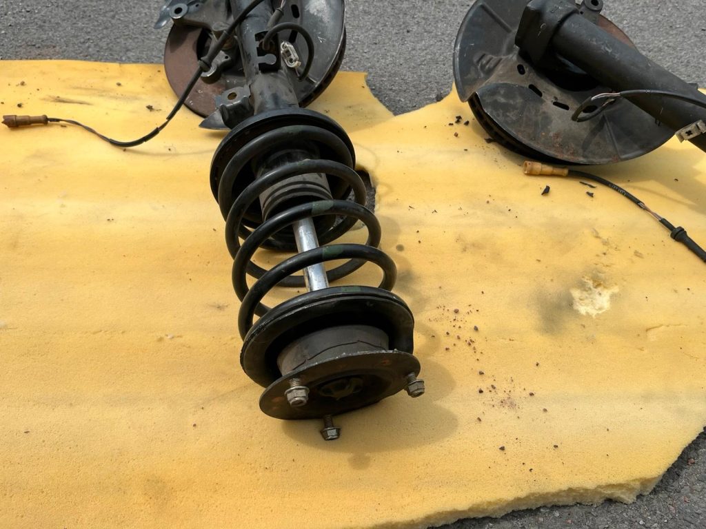 BMW E30 M3 Shock Absorbers - Image 4