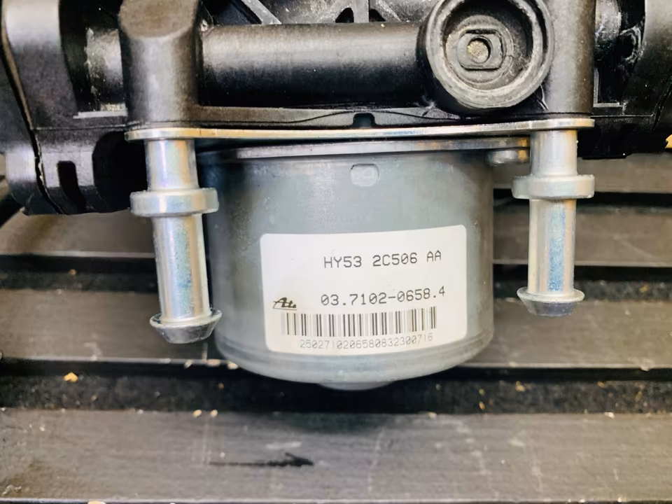 Aston Martin DB11 pump HY532C506AA - Image 3
