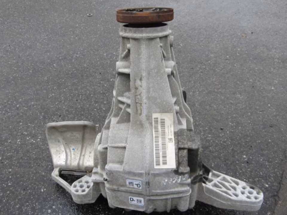 Porsche Macan Differential Rear Axle 95B525015J 95B525015E - Image 3