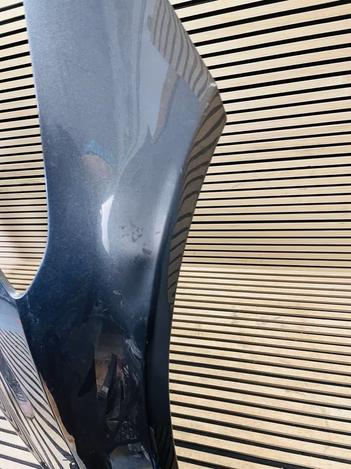 Hood of an Aston Martin DB11 V8 - Image 3