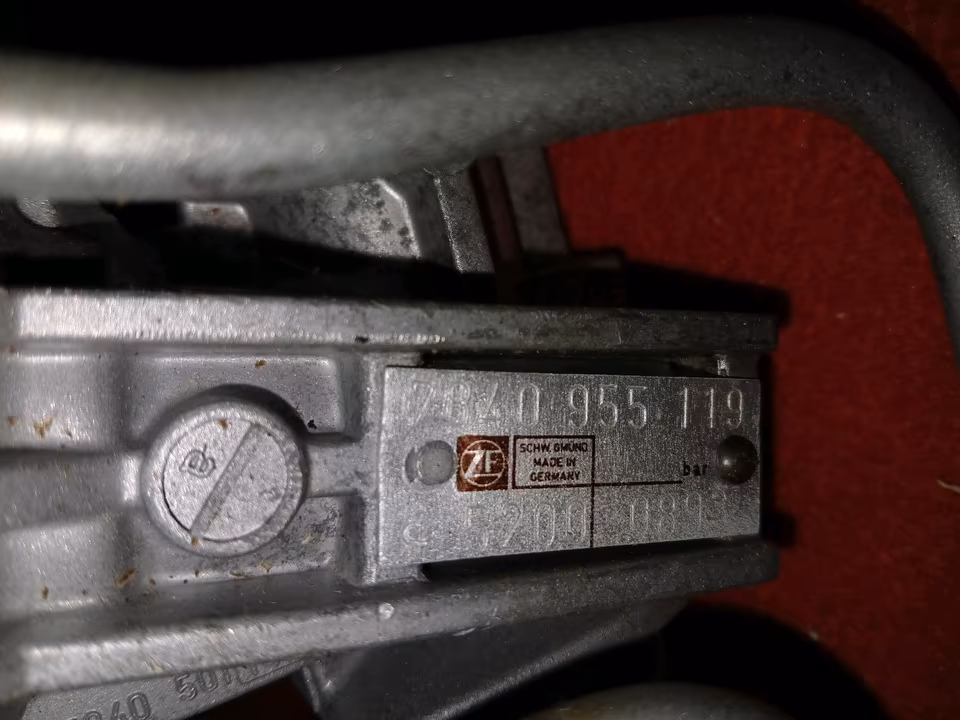 Porsche 964 steering gear overhauled iT steering gear 96434700902 - Image 2