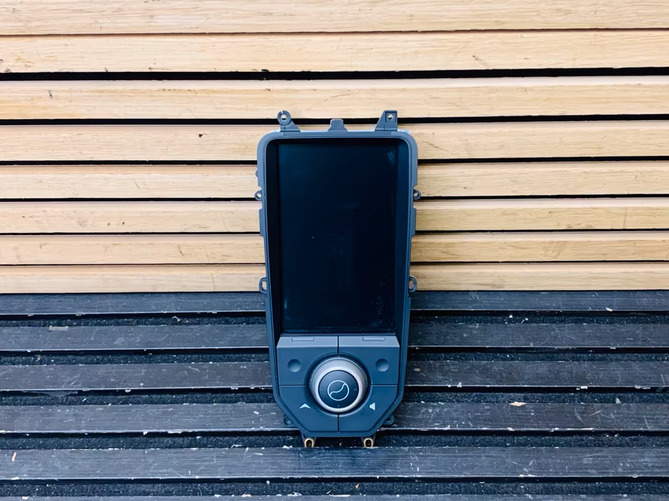 McLaren MP4-12C 650s Multimedia Panel Screen 11M1431CP.01 - Image 7