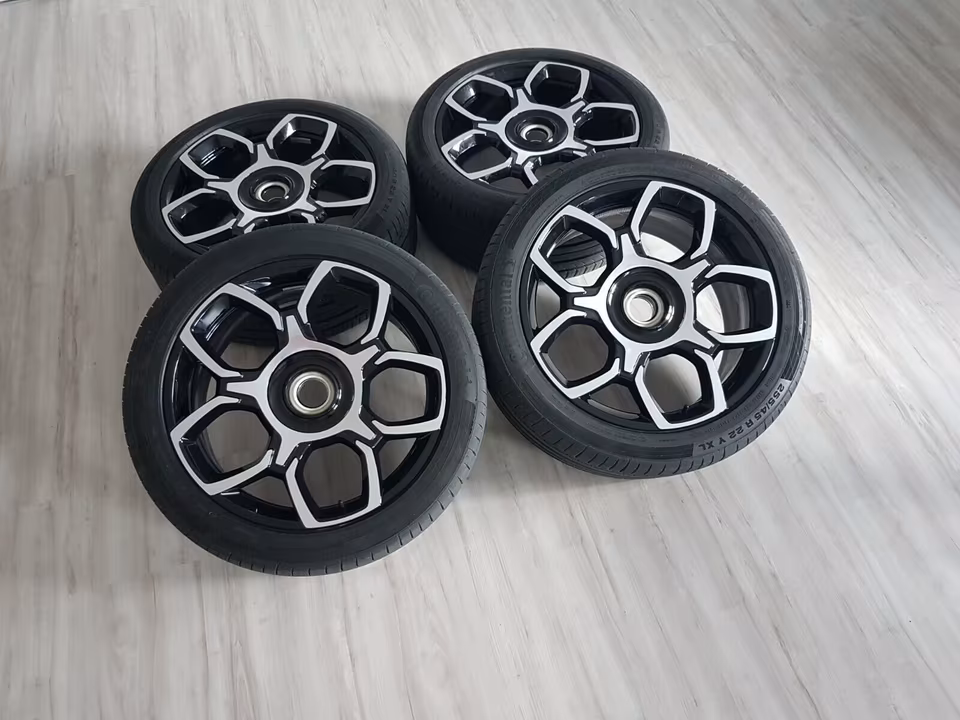 Rolls Royce Cullinan BLACK BADGE 22 Inch Alloy Wheels - Image 4