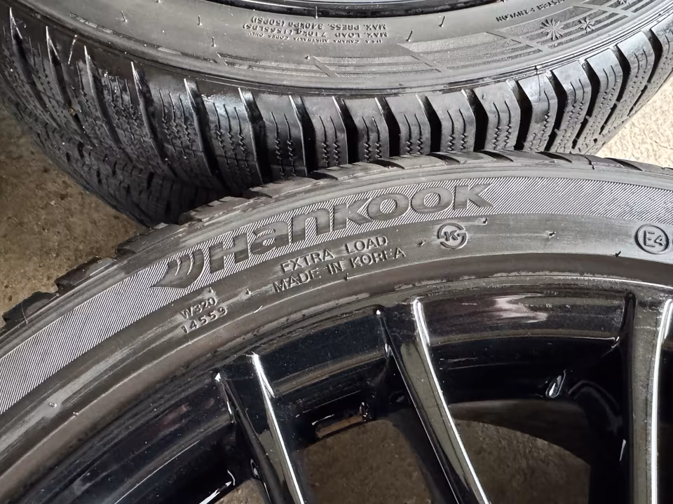 Aston Martin Vantage V8 winter tires 235/40 275/35 R19 rims - Image 5