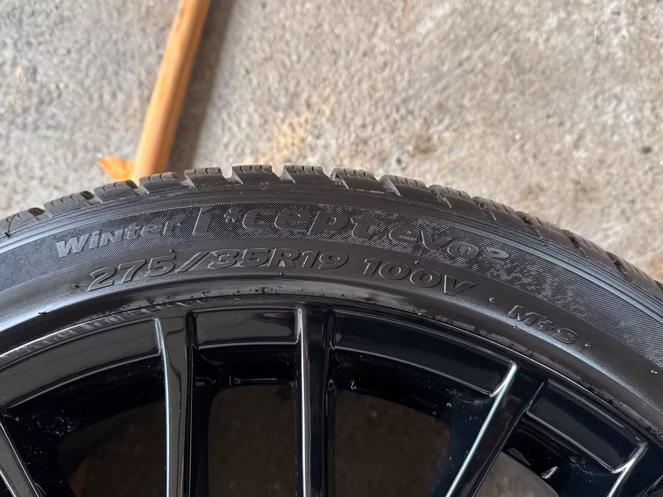 Aston Martin Vantage V8 winter tires 235/40 275/35 R19 rims - Image 4