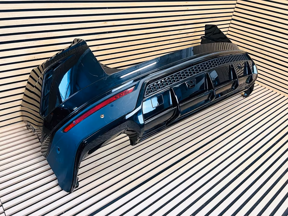 Lamborghini Urus Rear Bumper Tailpipes Diffuser