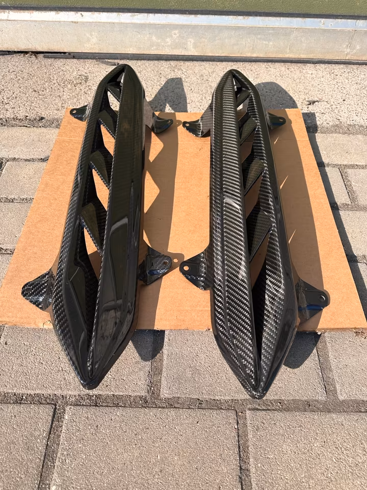 Lamborghini Urus Performante grille carbon bonnet