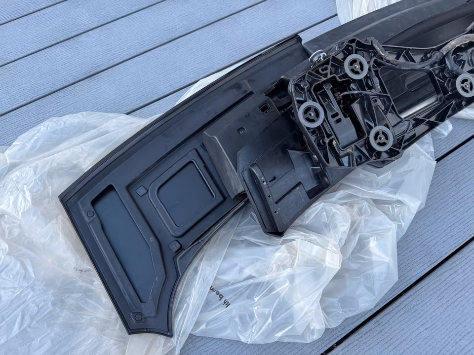 Porsche Panamera 971 GTS active rear spoiler complete | Original - Image 2