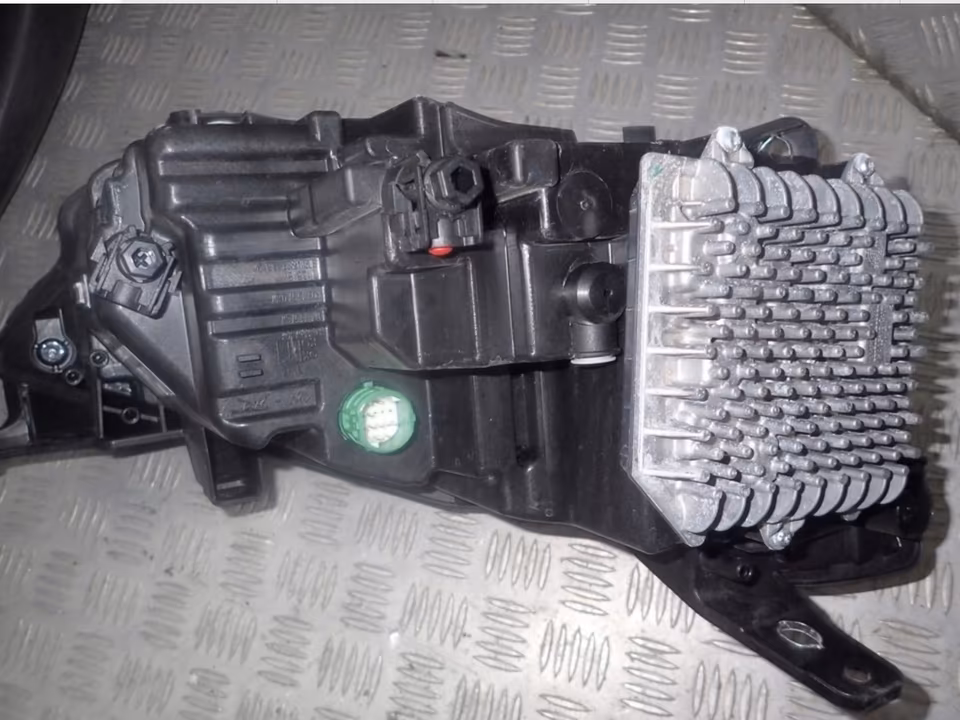 MASERATI LEVANTE TROFEO BUMPER RADIATOR HEADLIGHT FRONT - Image 5