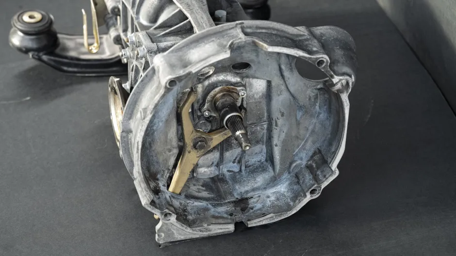Porsche 911/01 5-Speed Transaxle - Image 16