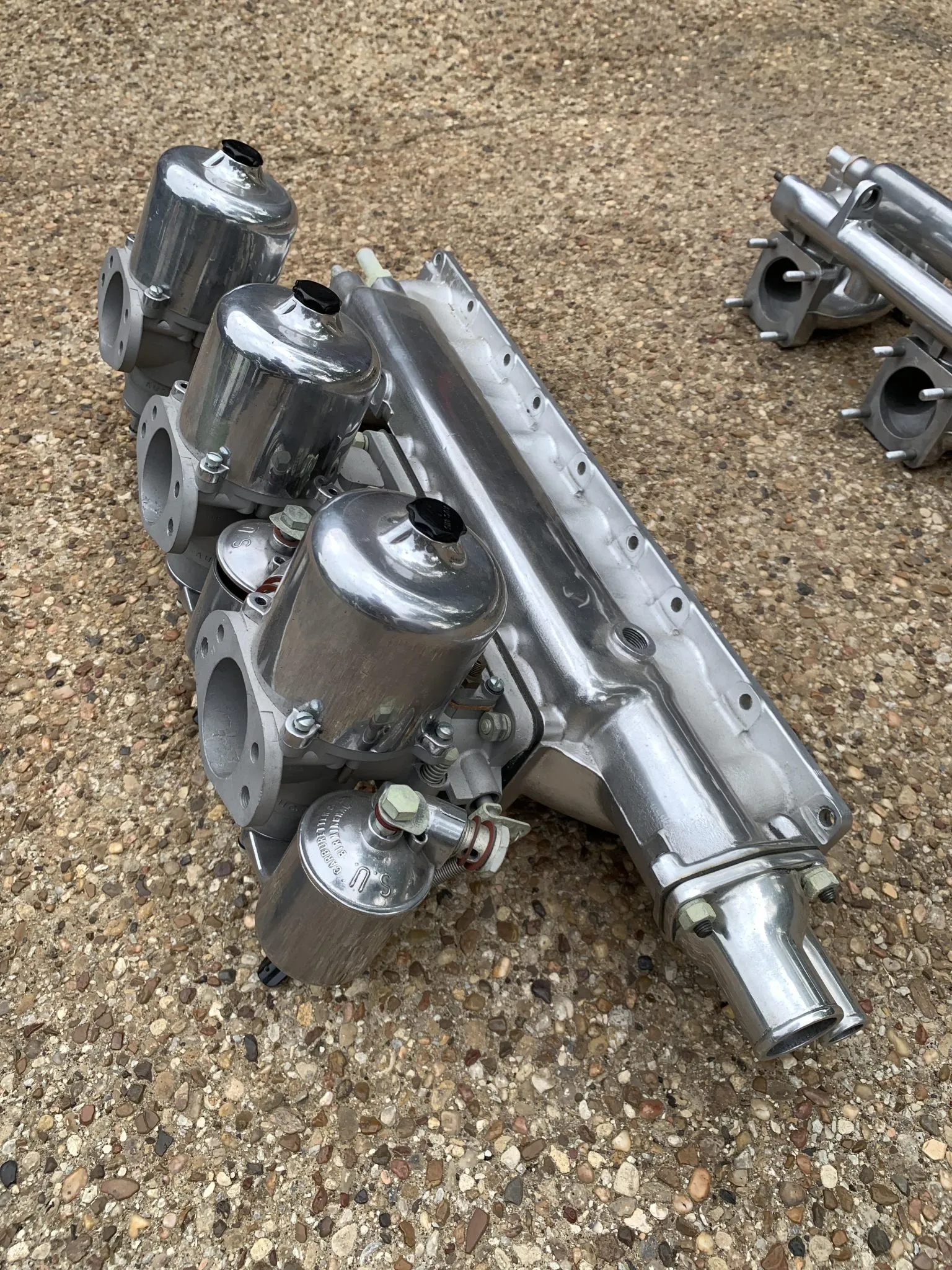 Three S.U. Carburetors and Intake Manifolds for Jaguar590 - Image 15