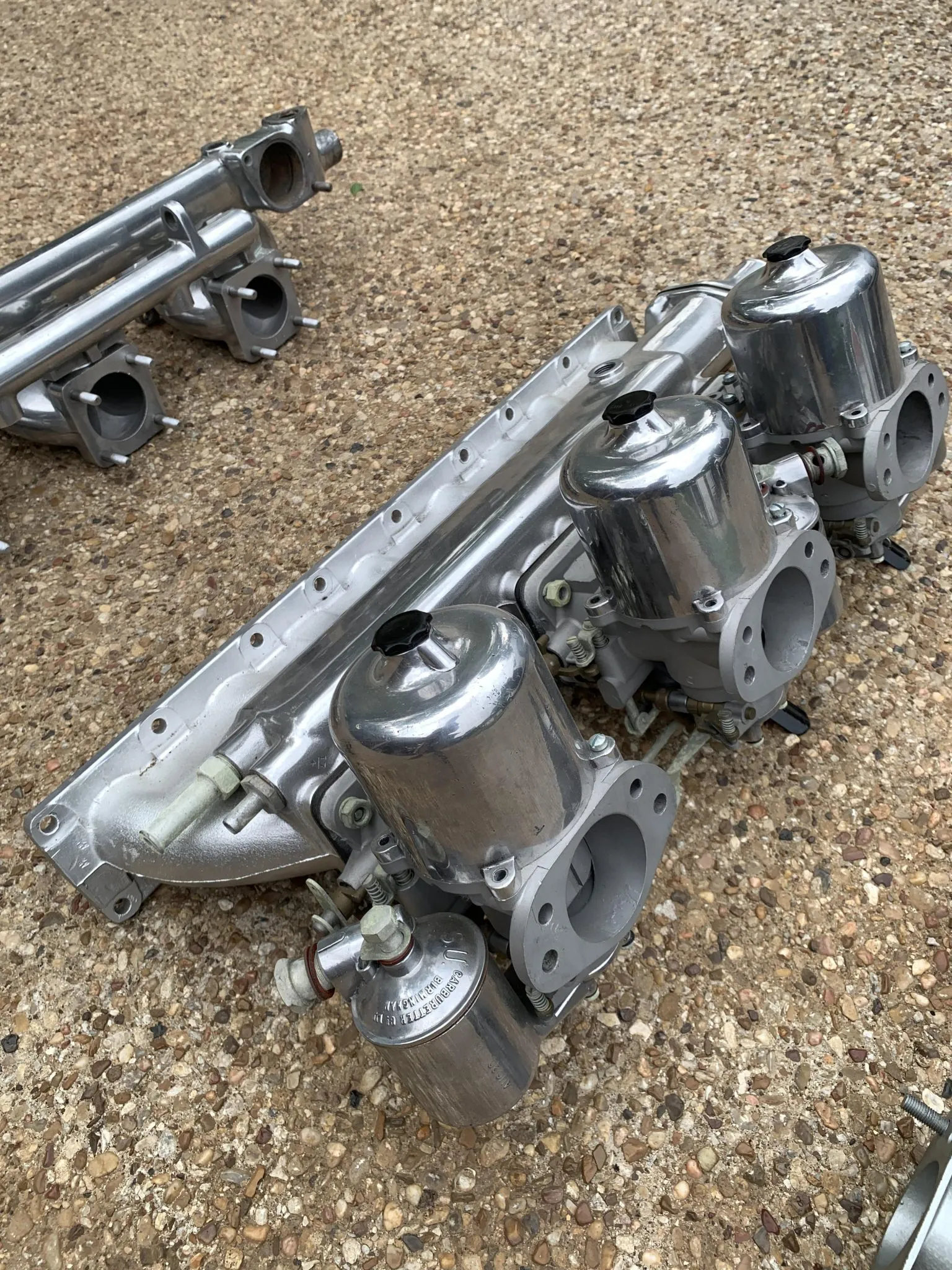 Three S.U. Carburetors and Intake Manifolds for Jaguar590 - Image 17