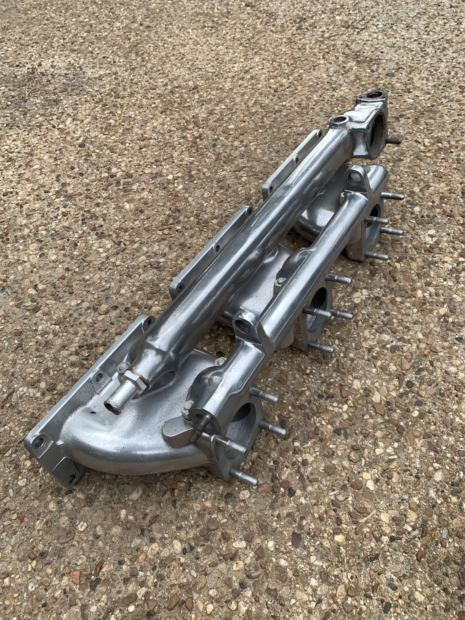 Three S.U. Carburetors and Intake Manifolds for Jaguar590 - Image 2