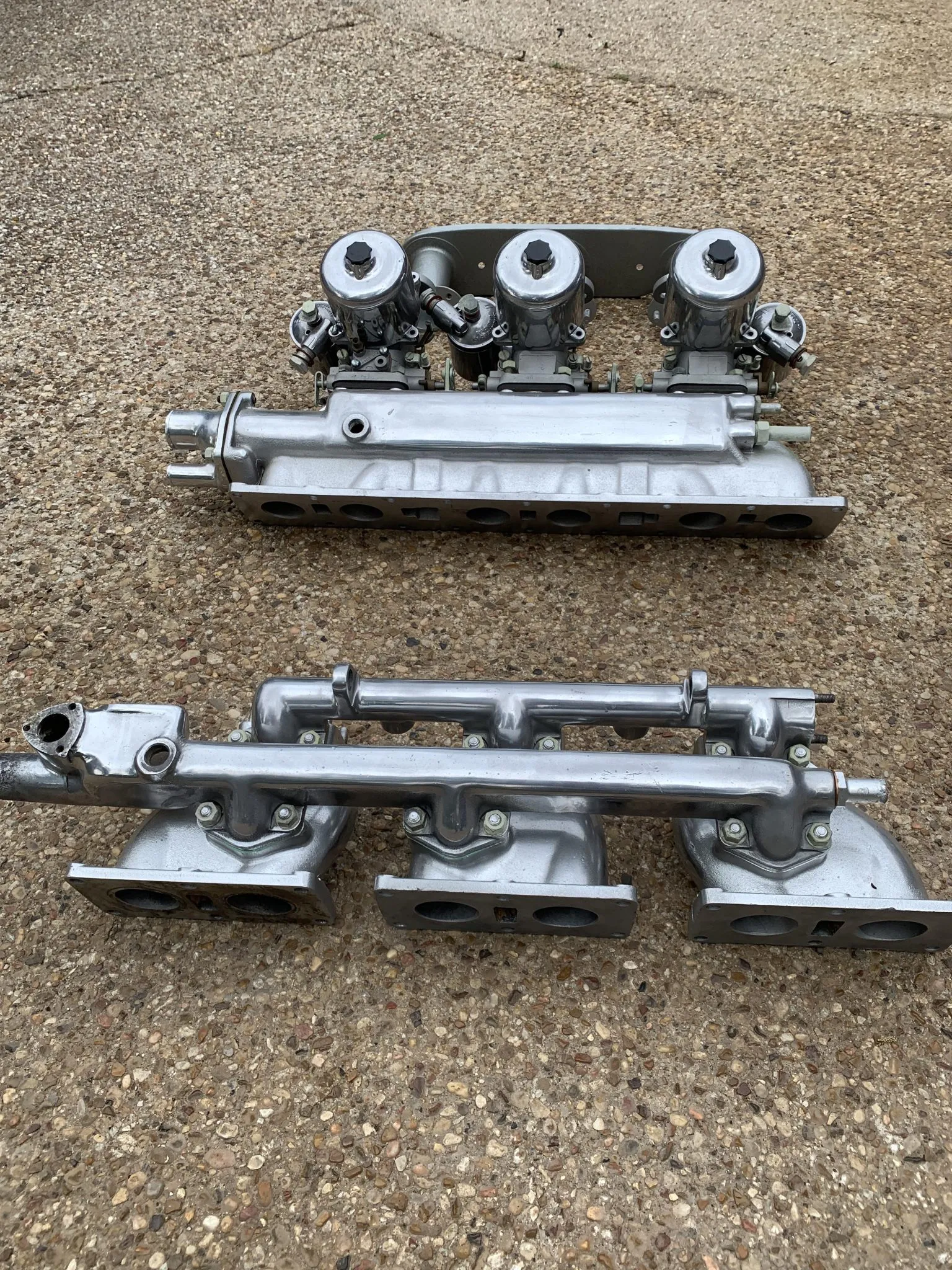 Three S.U. Carburetors and Intake Manifolds for Jaguar590 - Image 20
