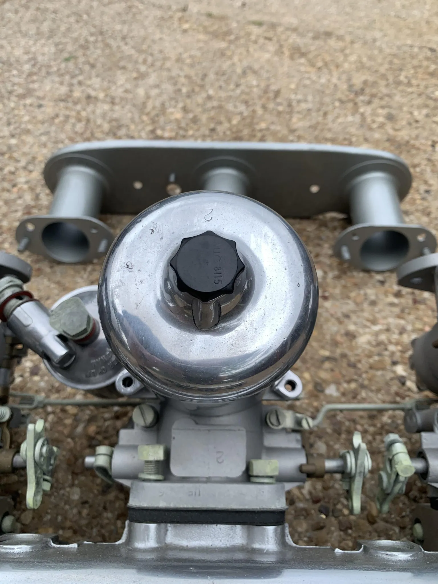 Three S.U. Carburetors and Intake Manifolds for Jaguar590 - Image 7