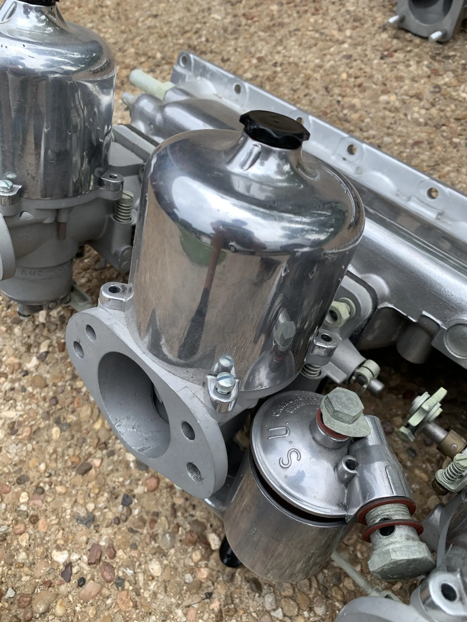 Three S.U. Carburetors and Intake Manifolds for Jaguar590 - Image 10
