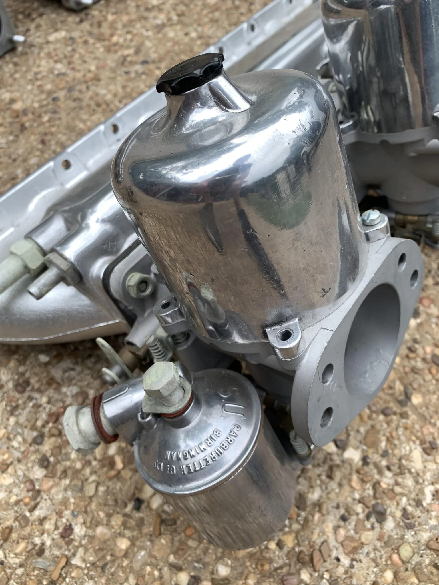 Three S.U. Carburetors and Intake Manifolds for Jaguar590 - Image 11