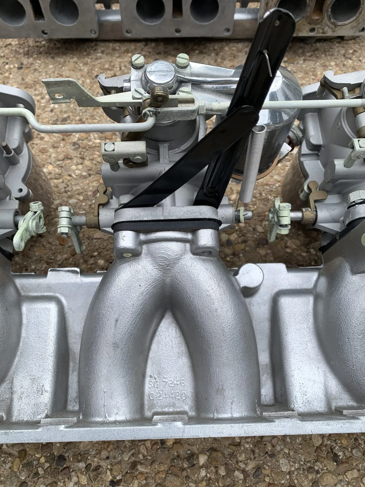 Three S.U. Carburetors and Intake Manifolds for Jaguar590 - Image 4