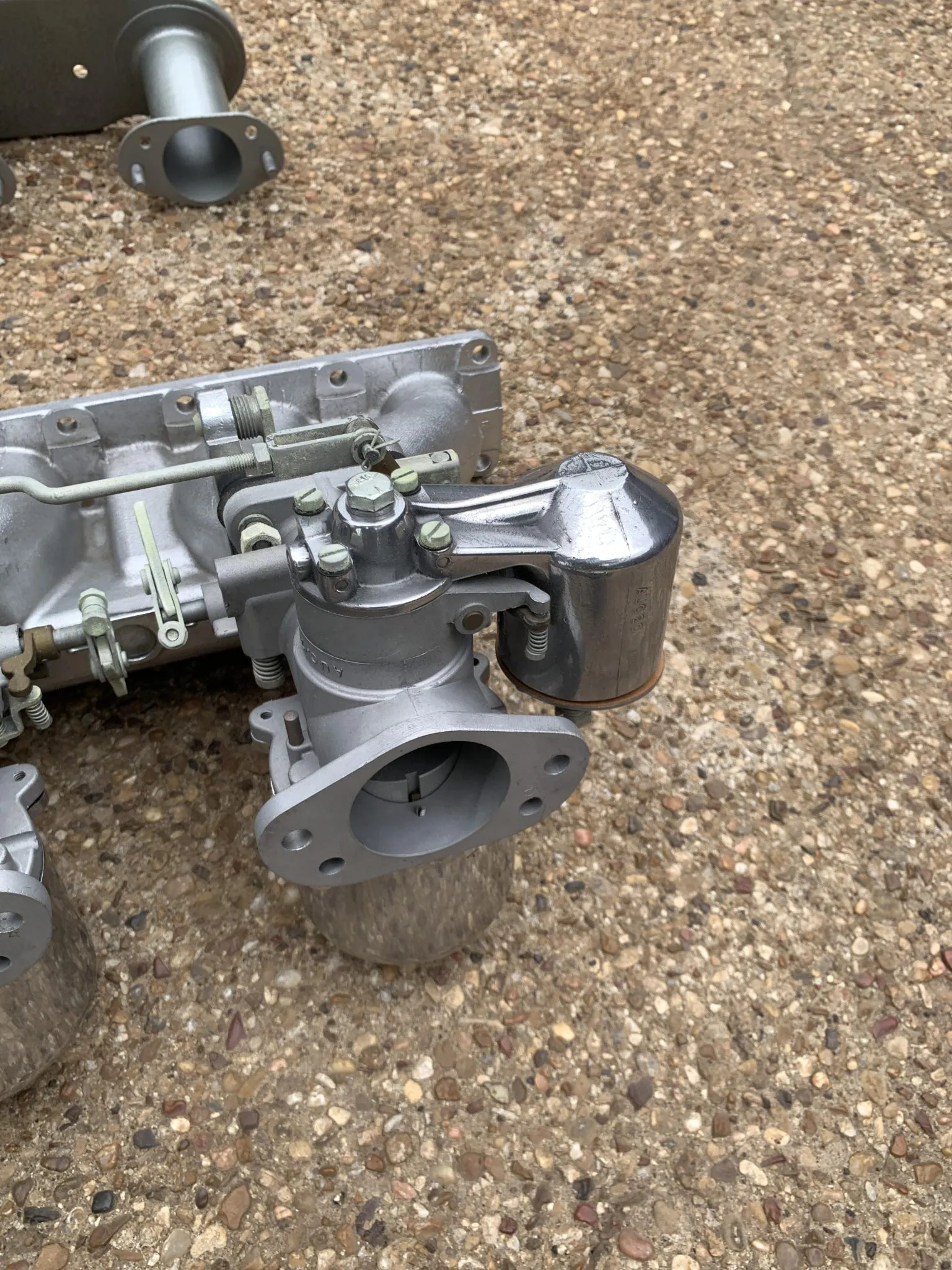 Three S.U. Carburetors and Intake Manifolds for Jaguar590 - Image 12