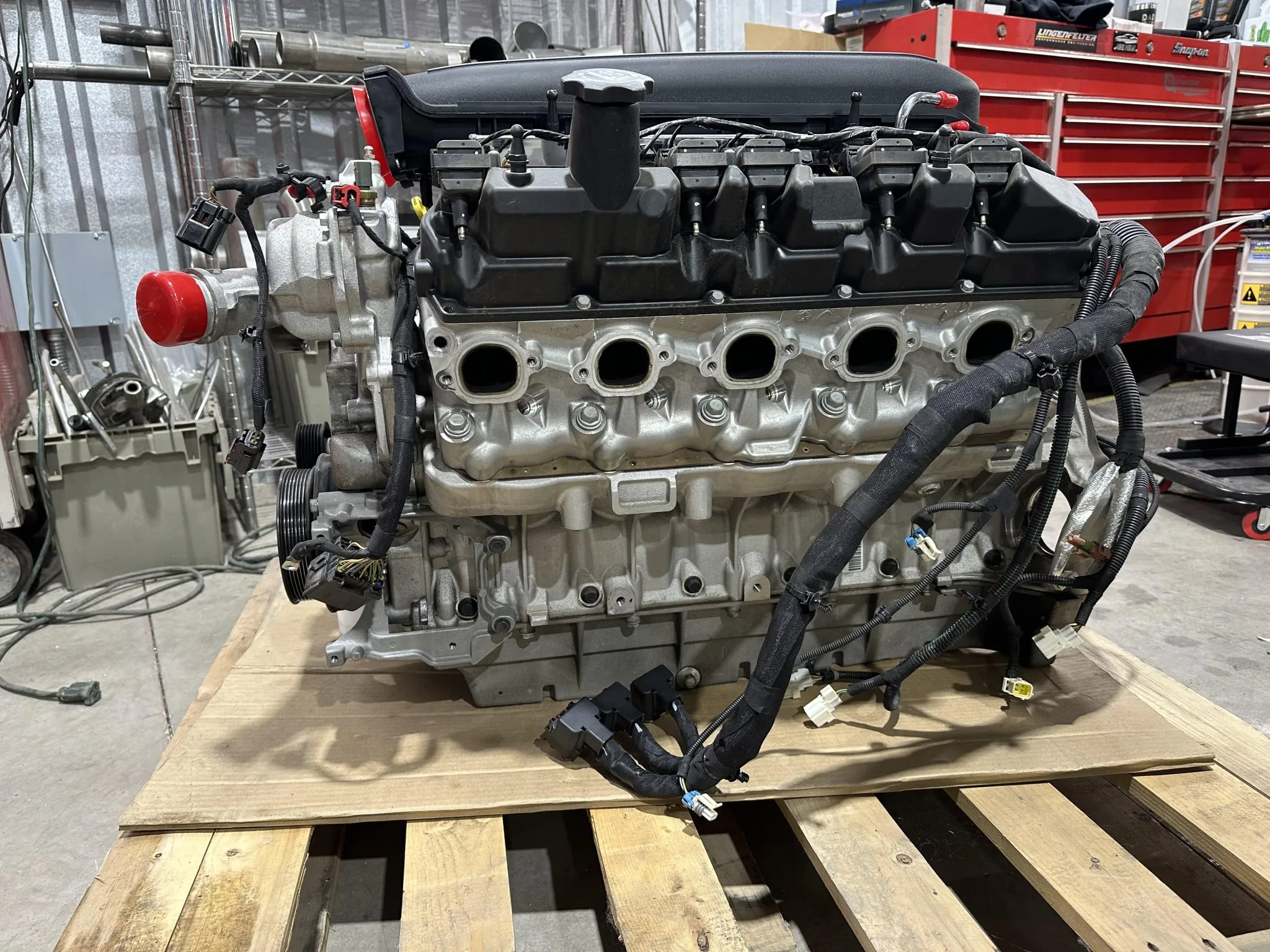 SRT Viper 8.4L V10 Engine - Image 9