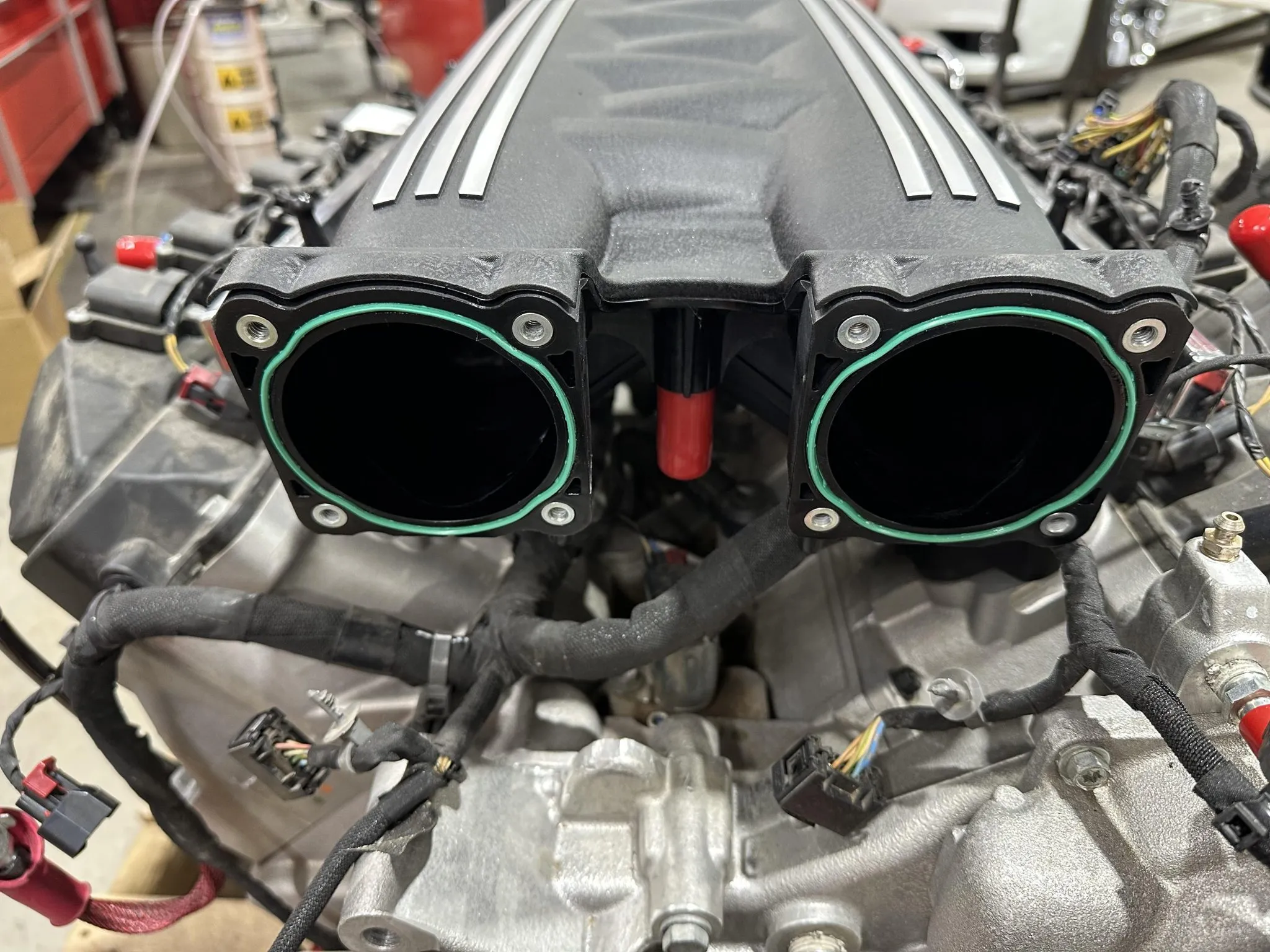 SRT Viper 8.4L V10 Engine - Image 12