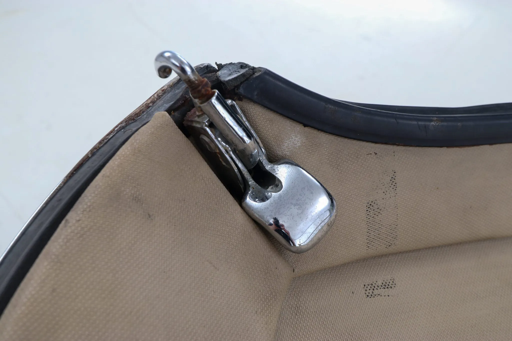 Jaguar XKE Series II Removable Hardtop - Image 10