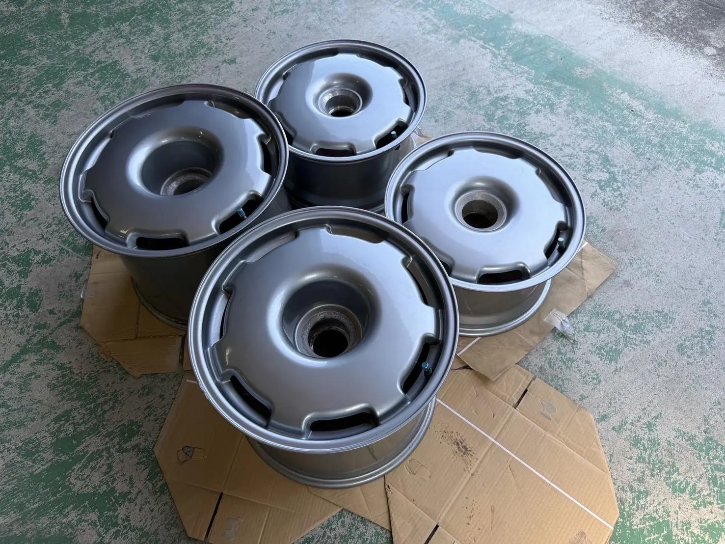 17×9″ and 18×14″ Center-Lock Speedline Wheels for Jaguar XJ220 - Image 10