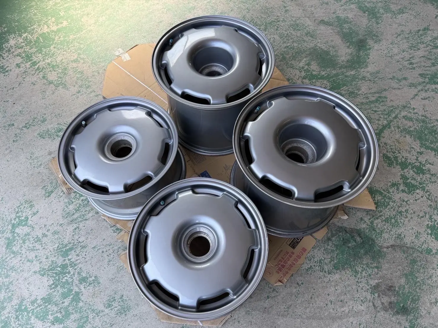 17×9″ and 18×14″ Center-Lock Speedline Wheels for Jaguar XJ220 - Image 9