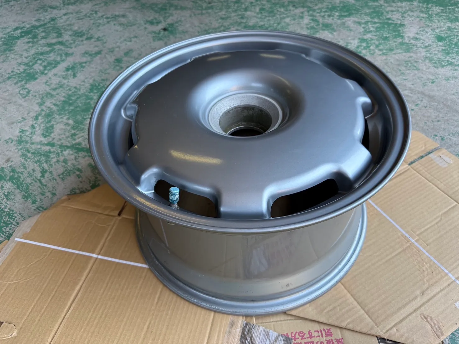 17×9″ and 18×14″ Center-Lock Speedline Wheels for Jaguar XJ220 - Image 4