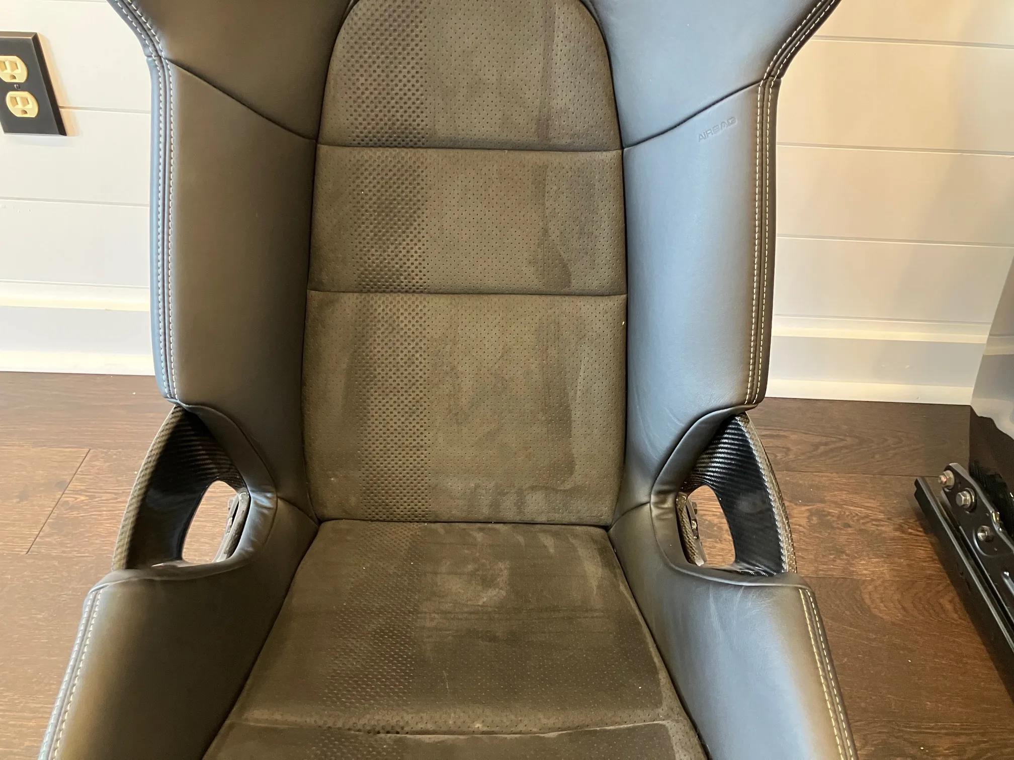 Porsche 991 Lightweight Bucket Seats - Image 2