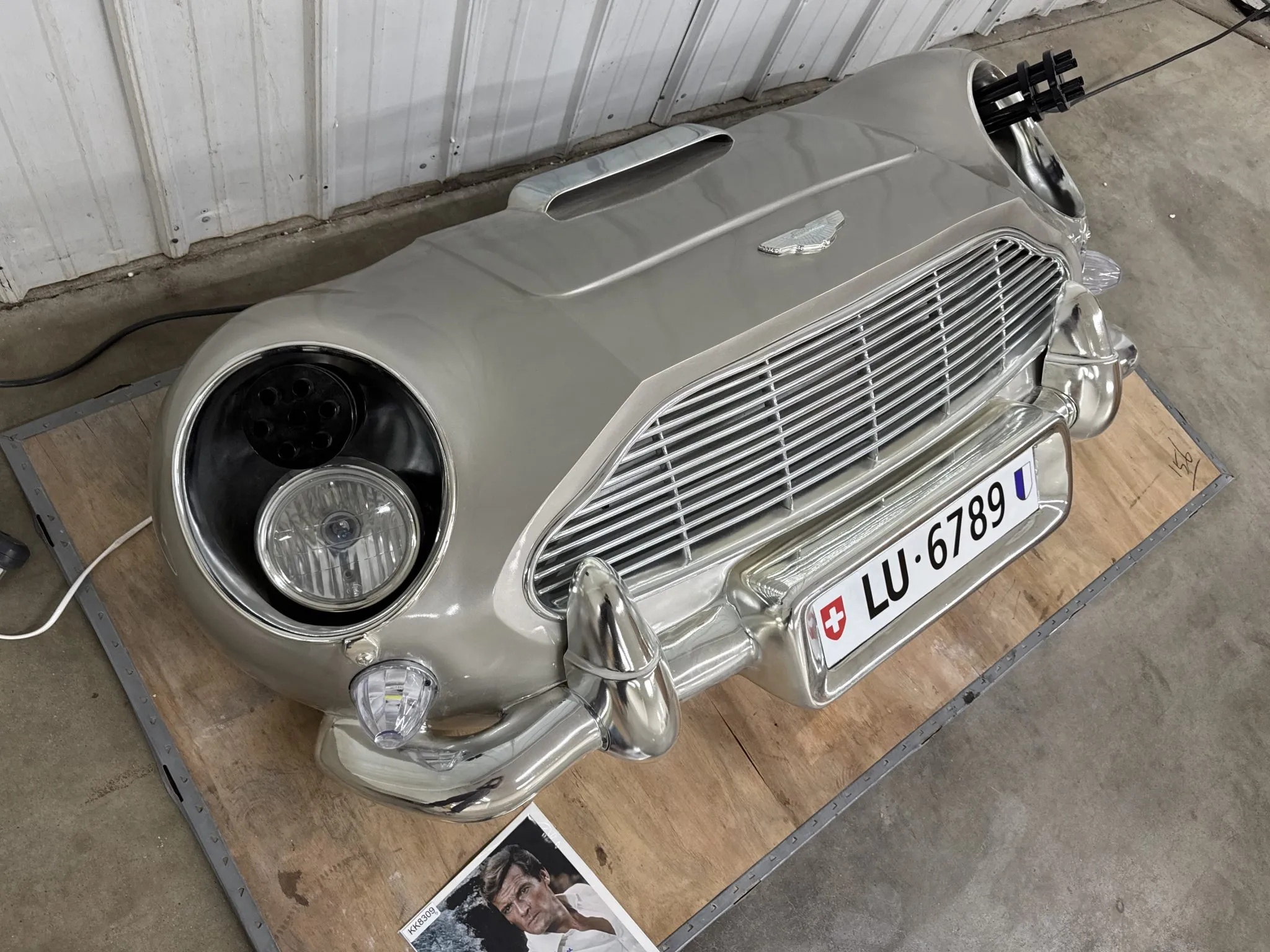 Aston Martin DB5-Style Bond Display - Image 3