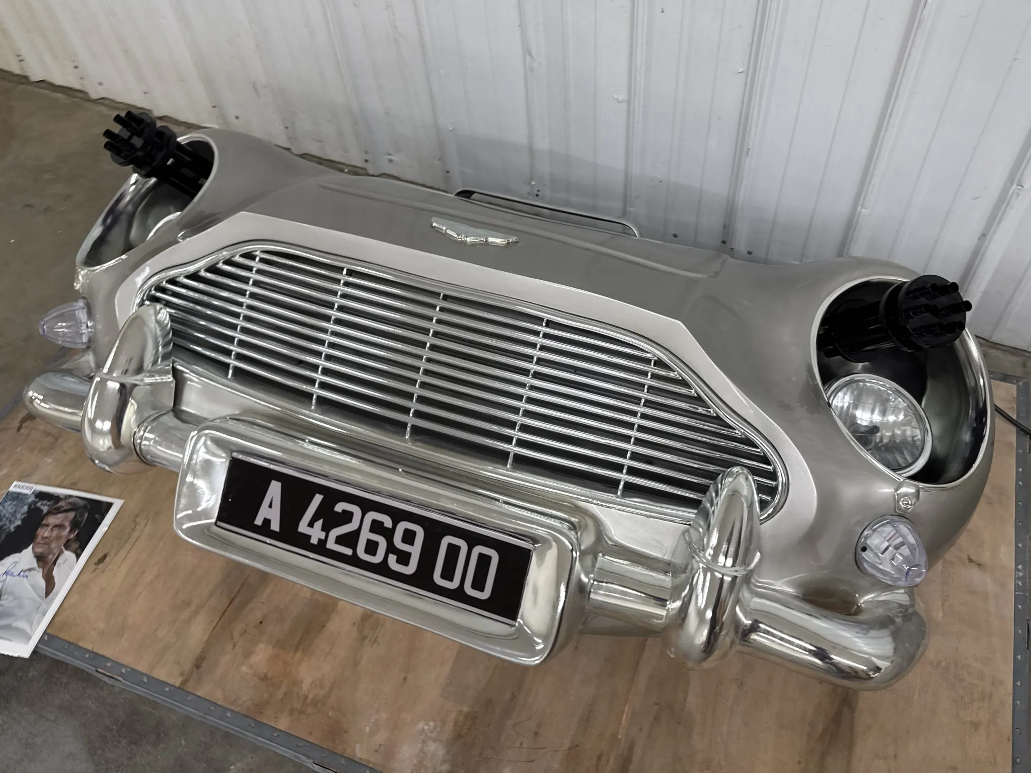 Aston Martin DB5-Style Bond Display - Image 2