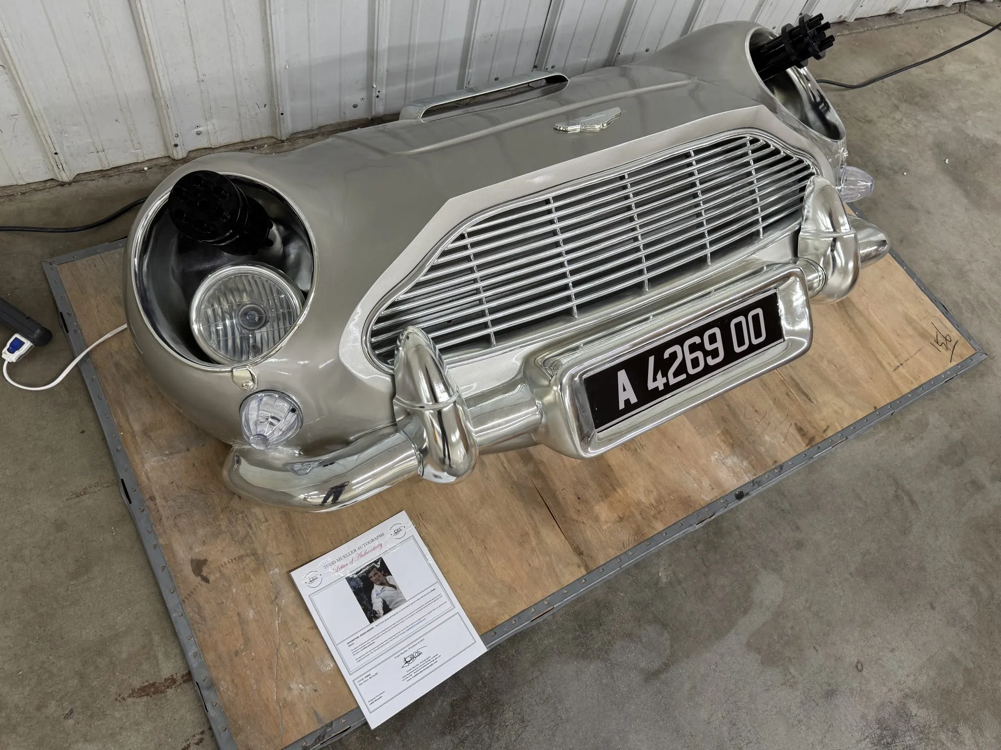 Aston Martin DB5-Style Bond Display - Image 9