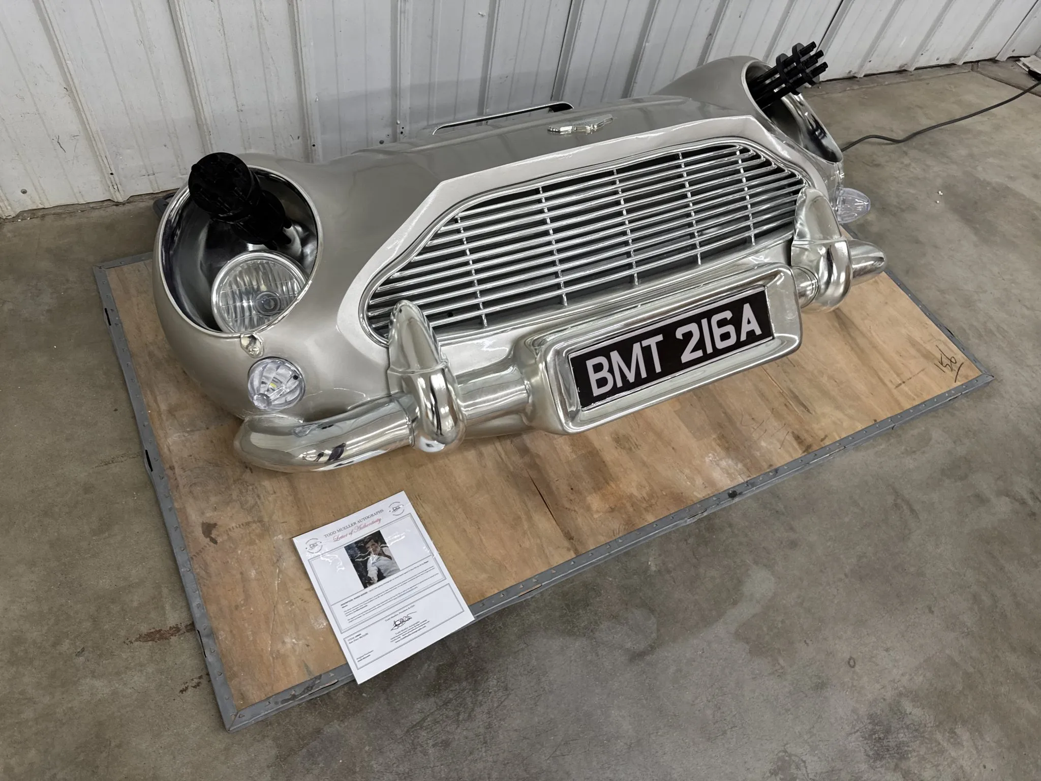 Aston Martin DB5-Style Bond Display - Image 4