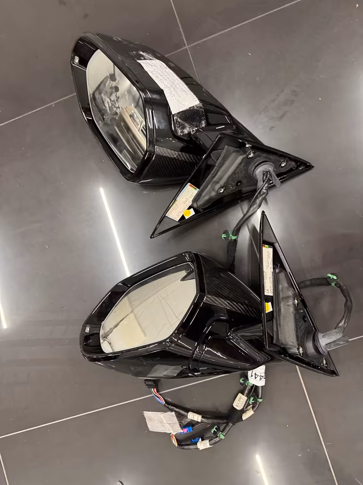 OEM LAMBORGHINI URUS CARBON FIBER MIRROR SET LIKE NEW - Image 3