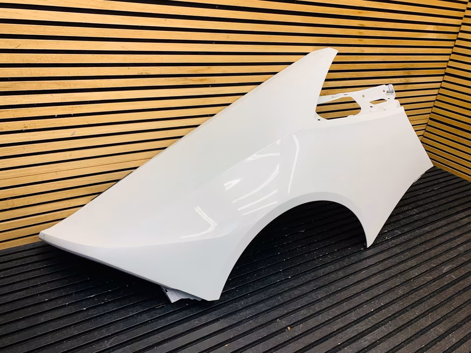 Lamborghini Huracán Coupe Sidewall Right Bianco Icarus - Image 11