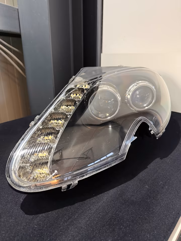 Aston Martin Vantage, 2011 model, left headlight - Image 6