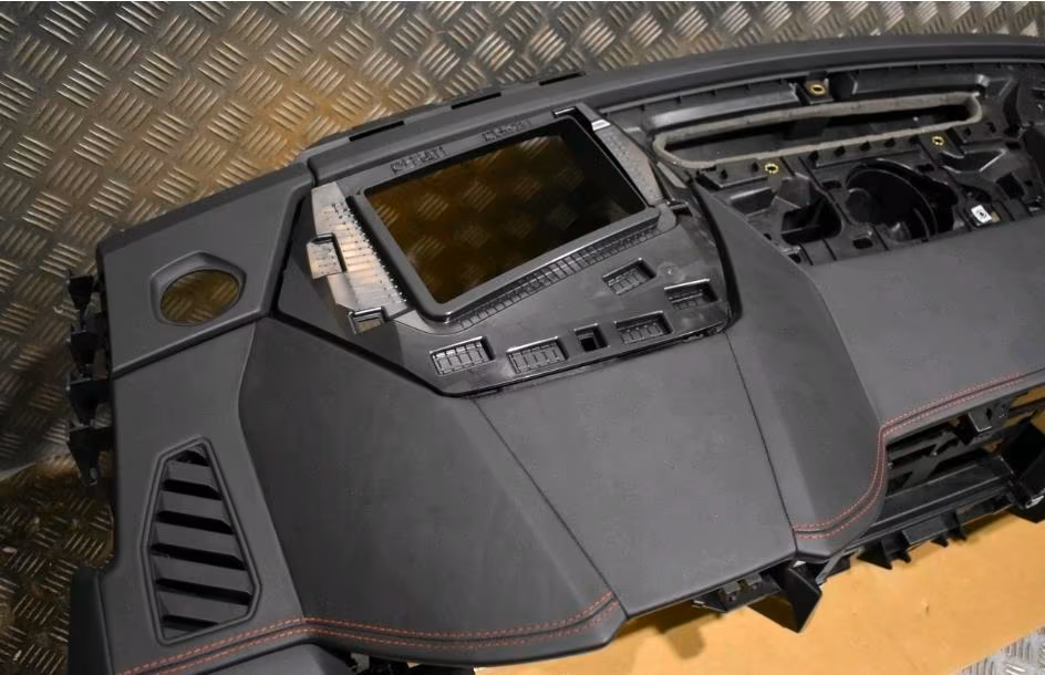 LAMBORGHINI URUS DASHBOARD - Image 2