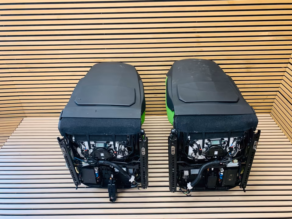 Lamborghini Urus Front Seats - Image 7