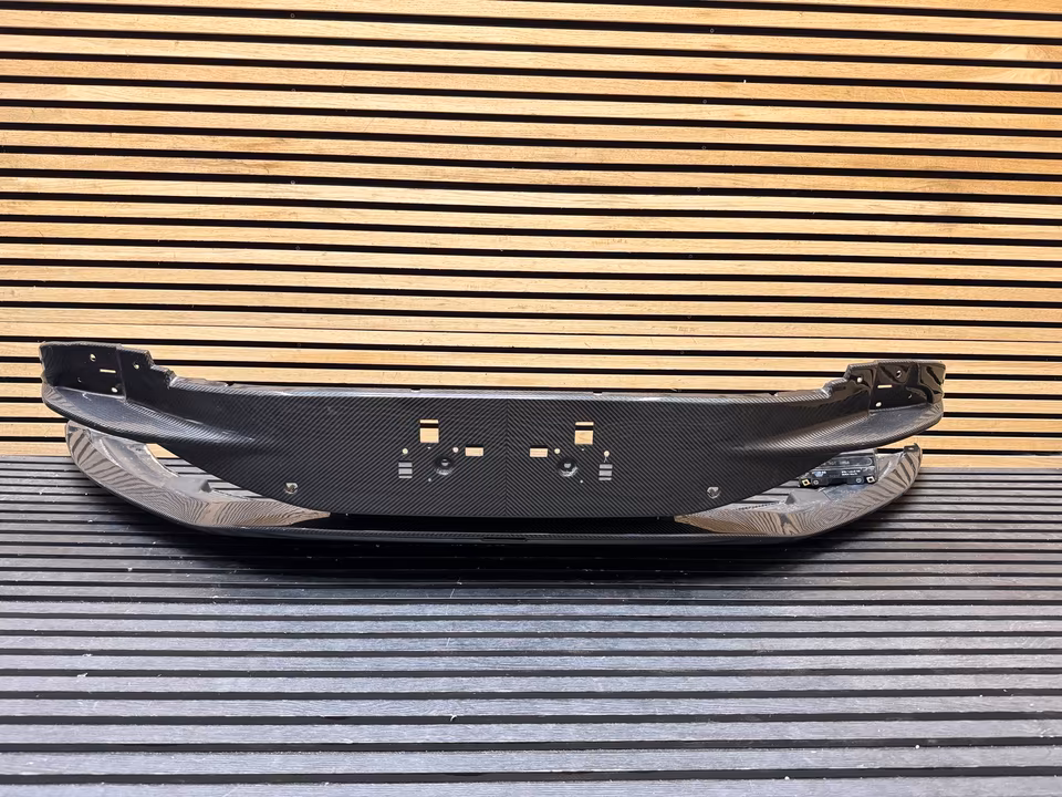 Aston Martin DB11 diffuser carbon HY5317E955 EA