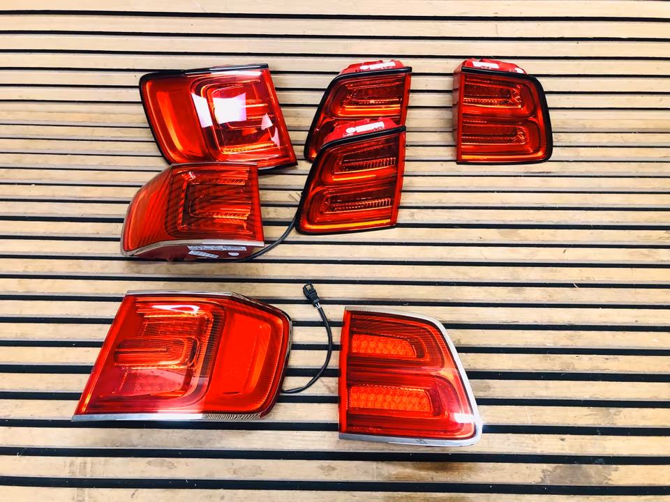 Bentley Bentayga Tail Light Tail Light - Image 9