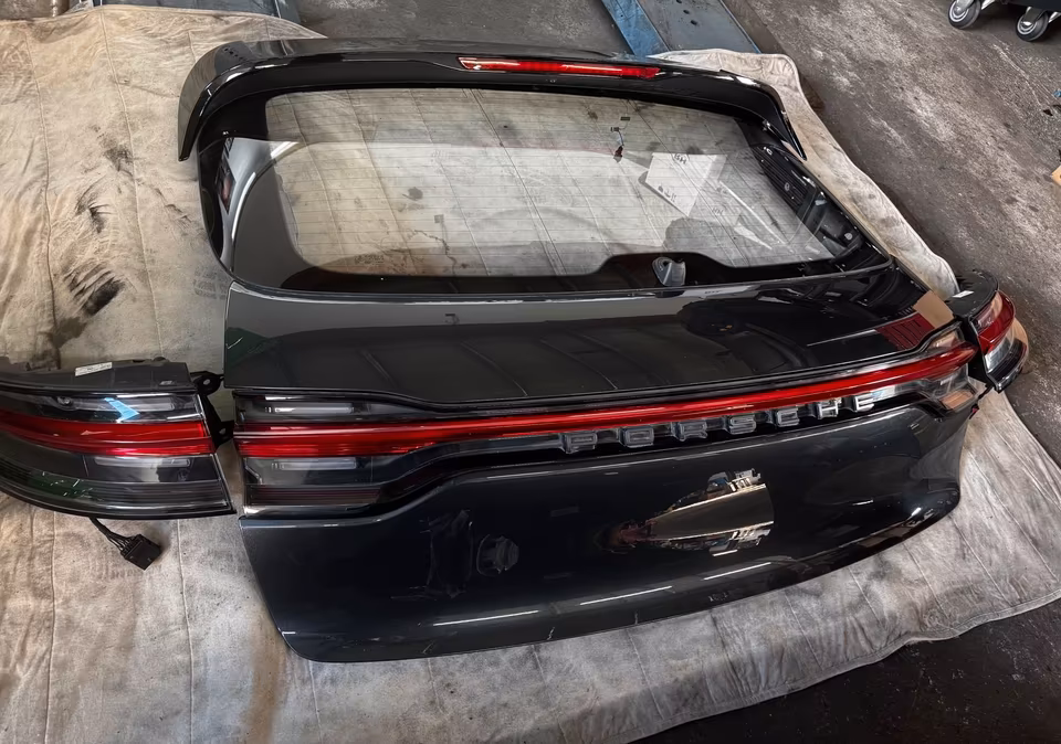 Porsche Macan Facelift Rear 2020 Sport Design Volcano Grey - Image 2