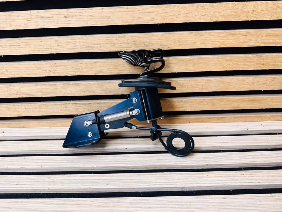 Bentley Mulsanne Logo Emblem Bonnet 3Y0853617 - Image 8