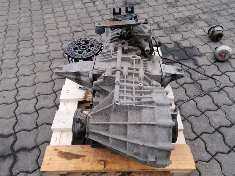 ASTON MARTIN VANTAGE 4.3 V8 Manual Transmission - Image 2