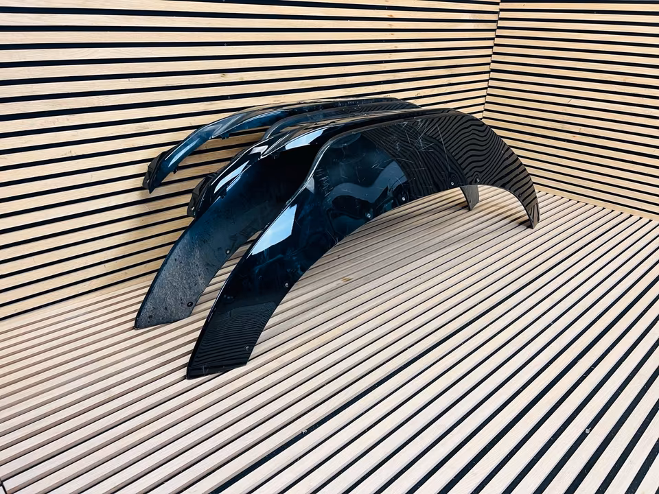 Aston Martin DB11 rear bumper/valance HY5317E955AK - Image 6