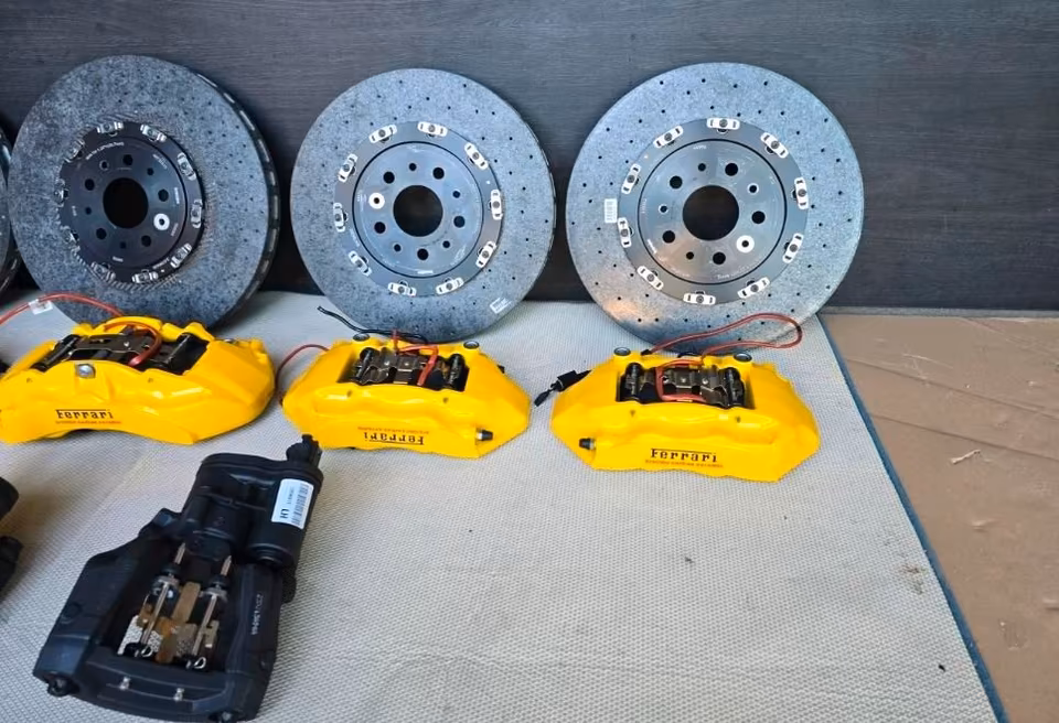 FERRARI ROMA BRAKE SET NEW - Image 7