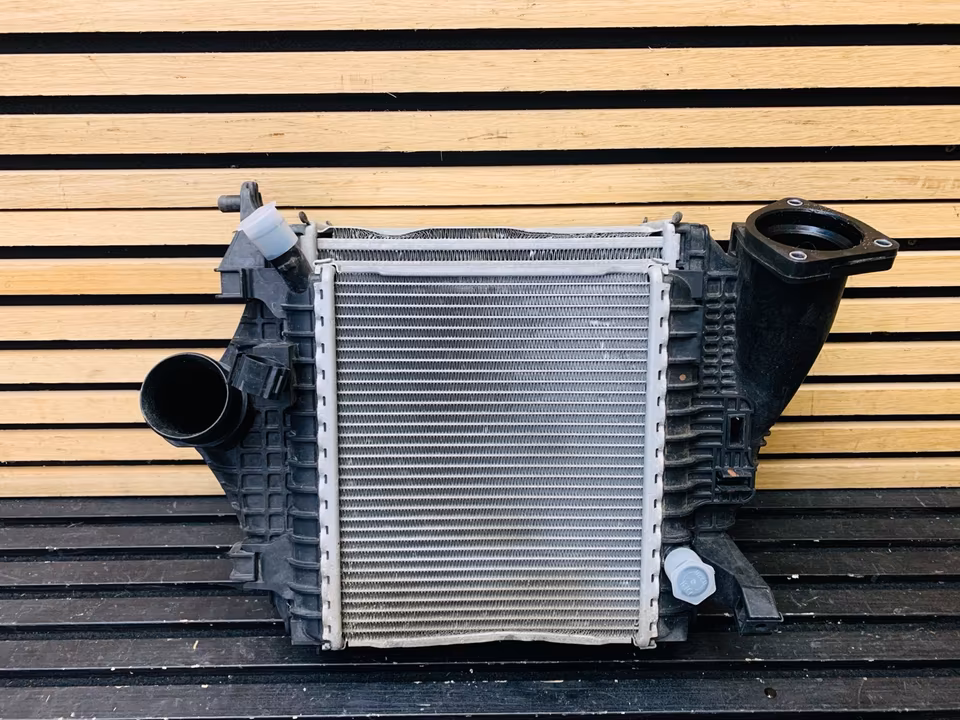 Lamborghini Urus Radiator Right 4M0145804BT 4M0121218G
